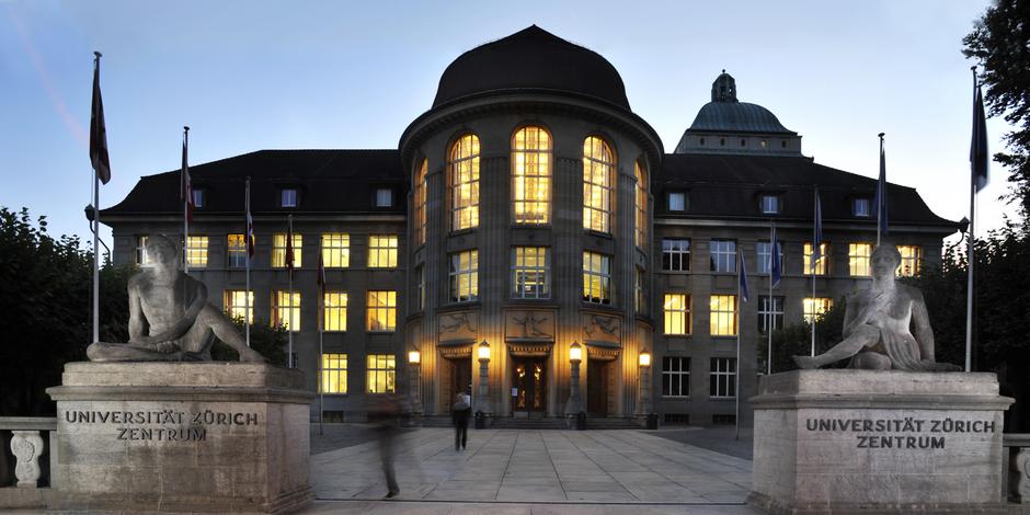 kollegiengebäude bei nacht